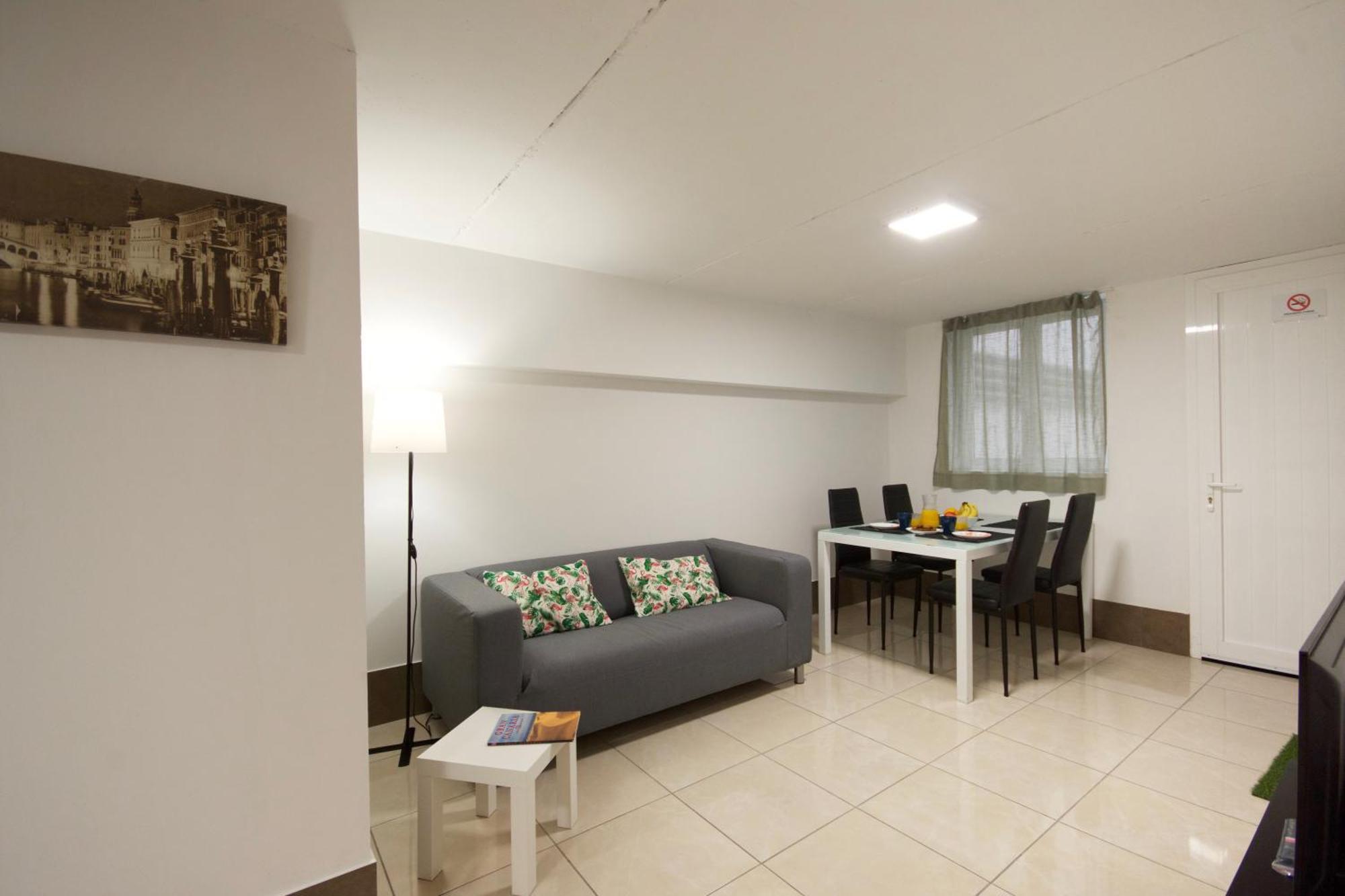 Apartamentos A 10 Minutos Del Aeropuerto Carrizal Ngoại thất bức ảnh